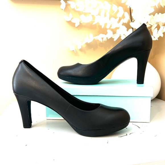 Collection by Clarks Ambyr Joy Black Leather Pump with Platform Size 6.5 NWOB - Picture 2 of 13